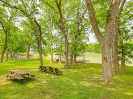 Waterfront Seguin Lake House Near Downtown