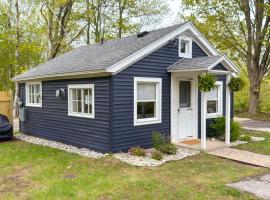 Ski, Hike and Explore Frankfort Cottage with Fire Pit, hotel na praia em Frankfort