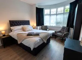 Double room in brand new 5 bed home with WiFi & TV BW Room 3