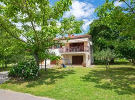 2 Bedroom Pet Friendly Home In Lazarici