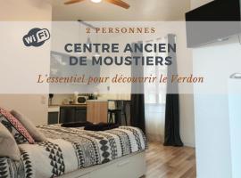 Studio vue sur le rocher, appartement à Moustiers-Sainte-Marie