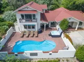 Pool Hot Tub and Mins to Beach