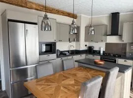 Luxury Lodge Retreat with Hot Tub - Stewarts Resort 19