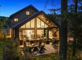 Modern Scandinavian Retreat by the Forest