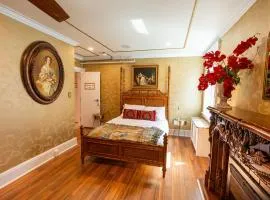 Chateau Connelsville Renaissance Era Suite