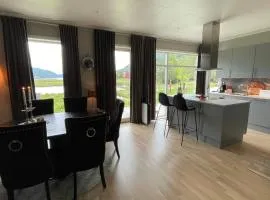 Strandhus i idylliske omgivelser