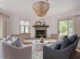 Stylish Home with Pool Hot Tub & Walk to Beach