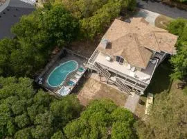Stylish Home with Pool Hot Tub & Walk to Beach