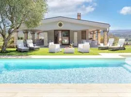 Villa Janas Luxury Villa surrounded by large park, swimming pool, parking and Wifi