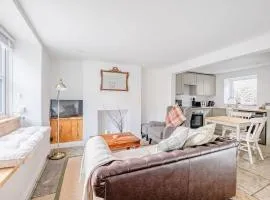 Cosy Cottage in Crewkerne Free on Street Parking