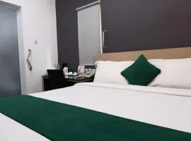 AI Hotel Kuta - 15 Second to the Beach and 1 Minute to Airport by Micky Studio