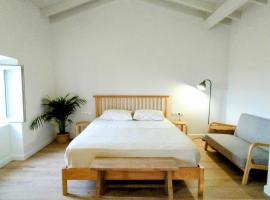 Olive Grove boutique studio: Áyios Pandeleḯmon şehrinde bir otel