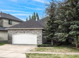 Cozy bedroom in quiet community, habitaci&oacute;n en casa particular en Calgary