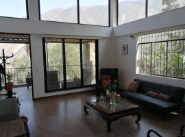 Nice country house with pool and beautiful view, hotel v destinaci Huarochirí