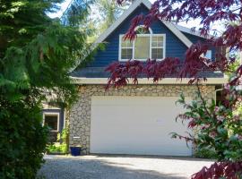 Cobble Wood and Bird Sanctuary Guest Houses, homestay in Tofino