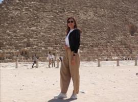 PYRAMIDS Villa T Medetion Camping, guest house in Banī Ghālib