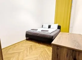 Spacious Rooms - 15 Min from Airport & City Center, 5 Min from Vienna Main-Bus Station EZ7