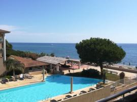 appartement bords de Mer, Hotel in Santa-Lucia-di-Moriani