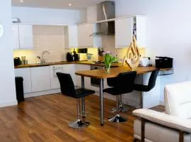 Cleave House - Stylish & Chic 3 Bed House mins from Central London