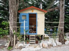 mobile house on a herbs farm, glamping em Ajdov&scaron;čina