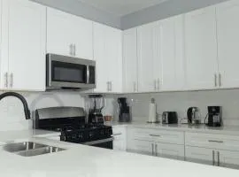 Shared, spacious condo near UChicago and Obama Center