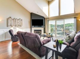 On-Site Lake of the Ozarks Access Camdenton Condo, hotelli kohteessa Camdenton