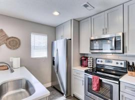 Quiet and Comfy Oasis - Firepit and Yard in Denver, hotel en Denver
