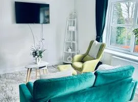 2 x Dover Ferry Apartments - sleep 8 with private terrace and castle views