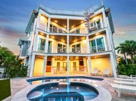 400ft to Beach, Ocean View, Pool, Rooftop, in the Siesta Key Village, 6-bdr