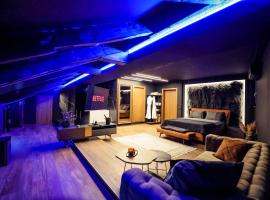 Unique Luxury Suite, mullivanniga hotell sihtkohas Shkodër