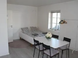 Central Ground Floor Flat Near Beach & Transit