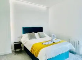 Brand-New Modern 2 Bed Room Apart ment With FREE Parking