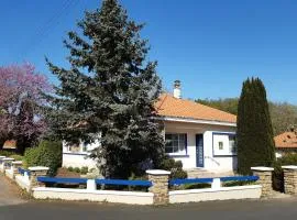 Maison familiale rénovée, 15 km de la mer, jardin clos avec terrasse et ping-pong, centre bourg - FR-1-306-894
