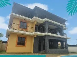 Luxury Villa With Private Pool & 5 Minutes From The Beach