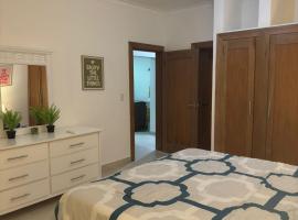 Hermoso apartamento acogedor con piscina a dos minutos de blue mall, Hotel in Santo Domingo