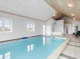 Gorgeous Home In Aakirkeby With Sauna, hotel ad Åkirkeby