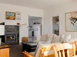 The Sea Keeper Bicheno cosy seaside cottage