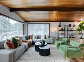 Evergreen Retreat - Hot Tub, Sauna, Game Room