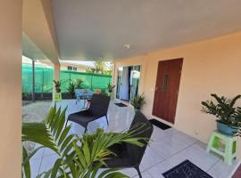 Te Anuanua Lodge, hotel com estacionamento em Avatoru