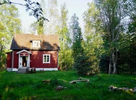 Swedish Cottage Near Älmhult With Private Forest, hotel in Älmhult