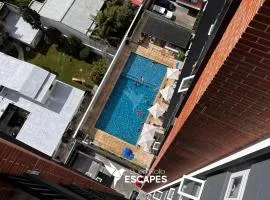 Luxury King Suites - FREE Pool, Gym & Parking - Buen Rollo Escapes