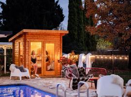 The Oriana Orange - Retro Hotel & Resort