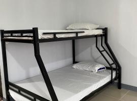 A & D Hotel & Restobar, hotel con estacionamiento en Gasan