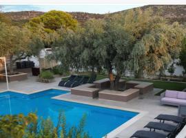 VillaSophycom, hotel di Vari