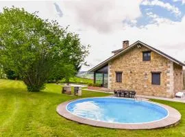 Casa con gran jardín y piscina en Cabarceno
