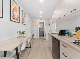 Stylish 2 Bedroom Unit Close to CBD