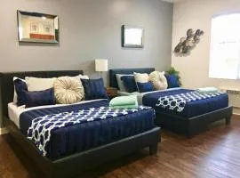 Chic & Compact Hollywood Studio