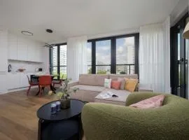 Grzybowska Sophisticated Apartments with Balcony & Parking in the Center of Warsaw by Renters Prestige