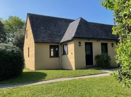 Cottage YVEL au Pied du lac au Duc, son Golf et sa Base Nautique