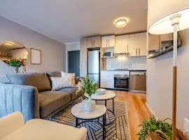 Modern 2 bed, 2 bath- Blouberg
